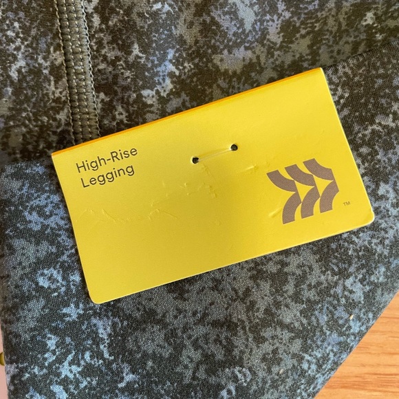 NWT All in motion high rise legging marbled green - Picture 2 of 4